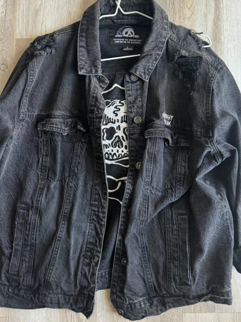 Black distressed denim jacket with skull and rose design. Size: L #grunge #skate